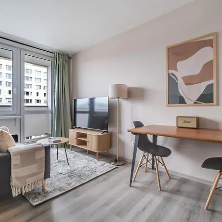 Blueground Pankrac View Spacious Near Offices Prg-113 Appartement Prague