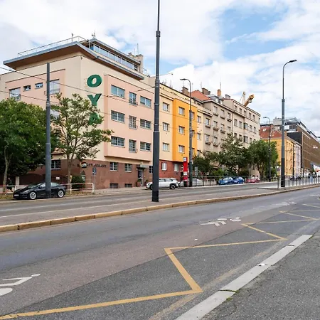 Blueground Pankrac View Spacious Near Offices Prg-113 Appartement *